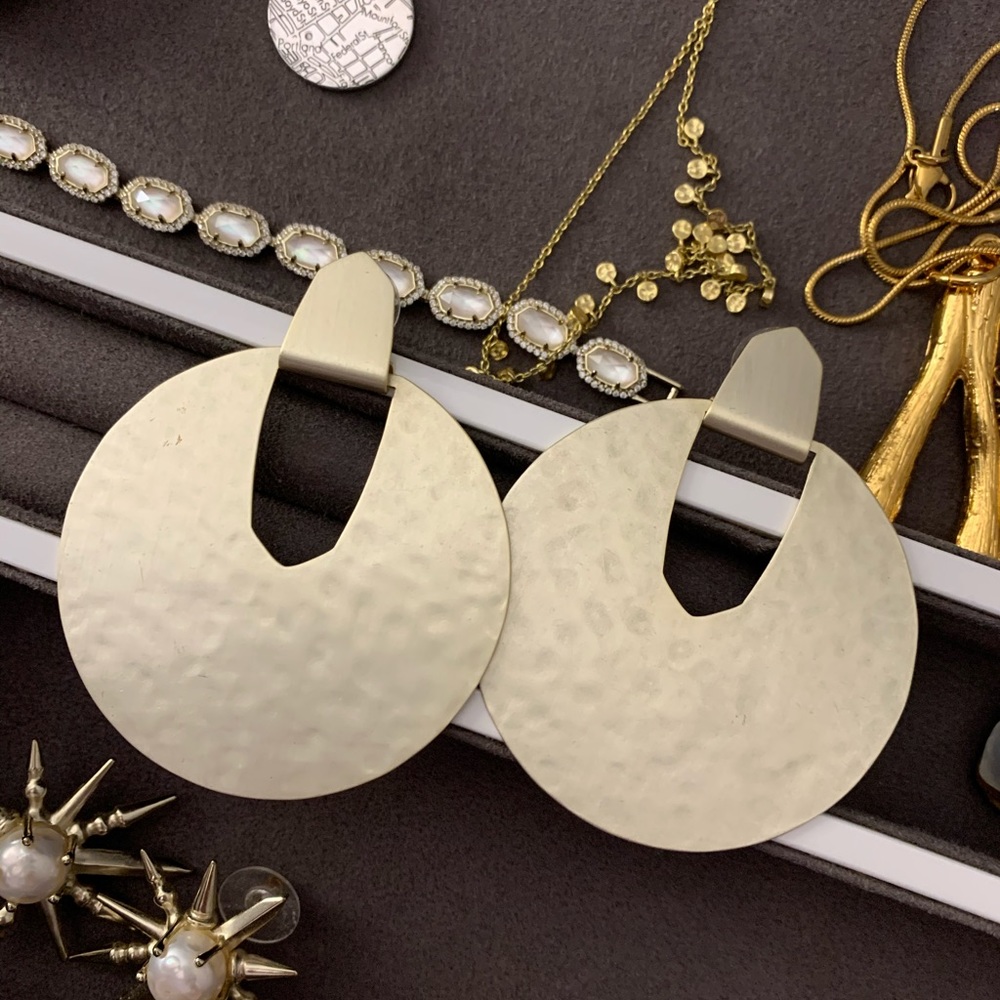 Kendra Scott tampered gold earring